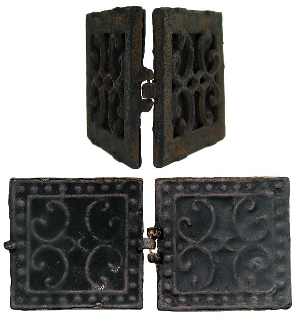 Arabesque
4.75'' x 4.75'' Cast iron single hinged folio with thin sheet of polymer clay.